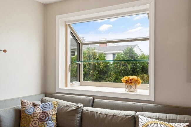 Building Photo - 13 Circuit Ln