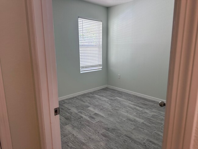 Building Photo - 3/2 house no carpet located in Sun City Center