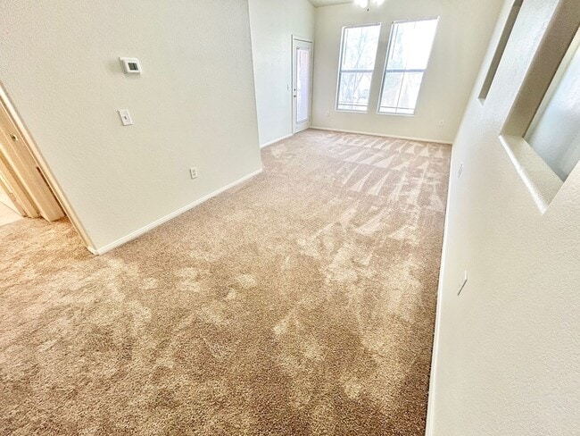 Building Photo - BEAUTIFUL 1 BEDROOM, 1 BATHROOM CONDO LOCA...