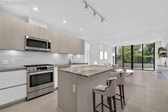 Building Photo - 3034 Oak Ave
