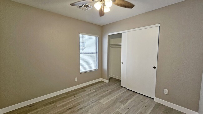 Building Photo - Newly Renovated 4 Bedroom 2 Bathroom in Gl...