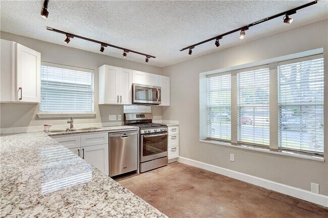 Building Photo - 6009 Avery Island Ave