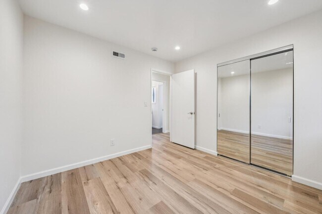 Building Photo - 700 Gull Ave