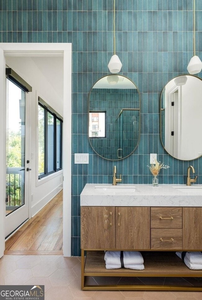 Building Photo - 239 Lowry St NE