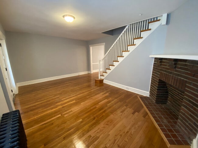 Building Photo - 556 Parker Ave