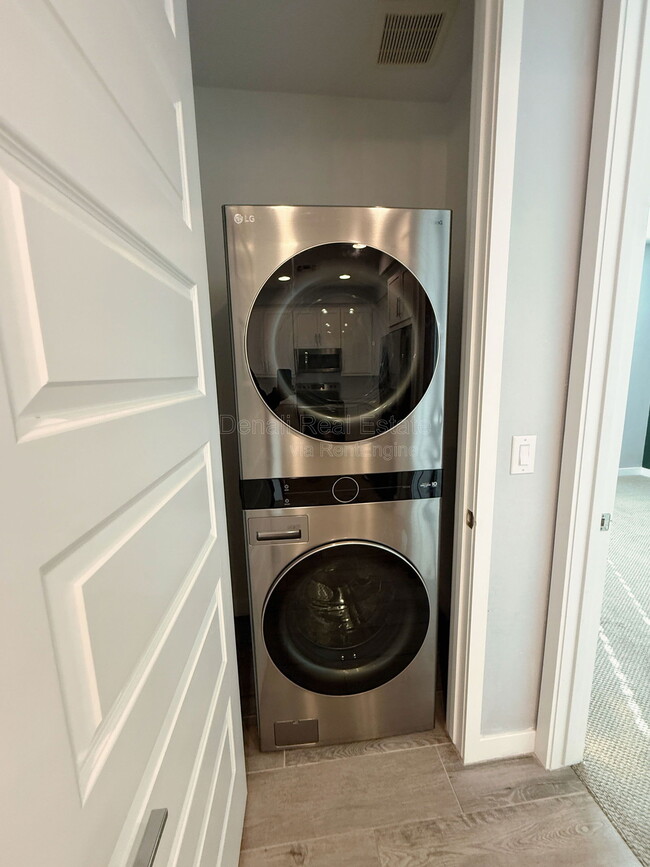 Building Photo - 4100 S Pinelake Way