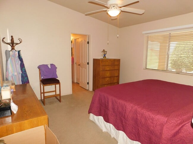 Building Photo - 3 BED 2 BATH IN ESTRELLA!