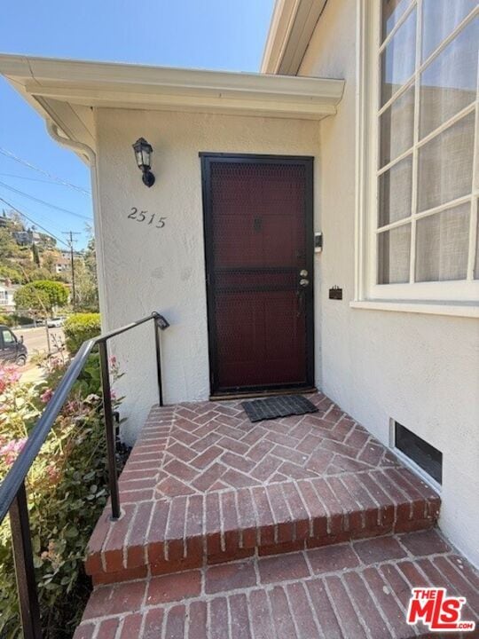 Building Photo - 2515 Canyon Dr