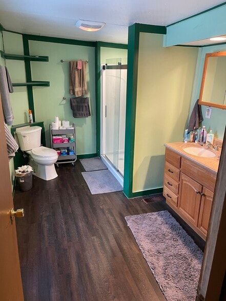 Building Photo - 21 S High St