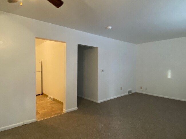 Building Photo - Comping Soon - Well maintained ranch apartment