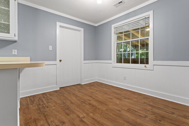 Building Photo - 417 Foxhall Dr