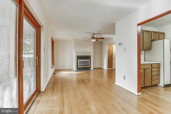 Building Photo - 1809 N Uhle St