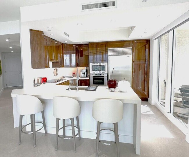 Building Photo - 2700 N Ocean Dr