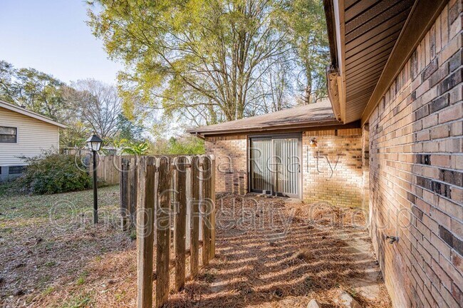 Building Photo - 1700 Serene Cir