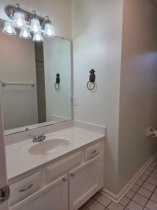 Building Photo - Charming 3-Bedroom Home in Desirable Shadowmoss Community