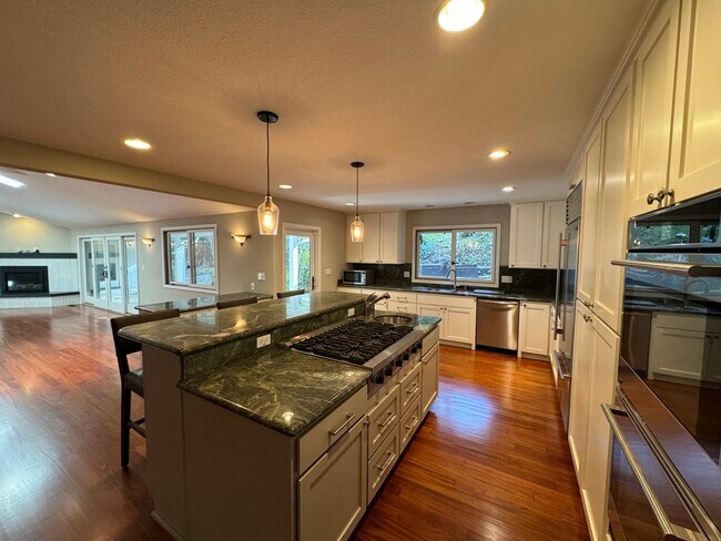 Building Photo - Gorgeous Single Level Home with Pool in Al...