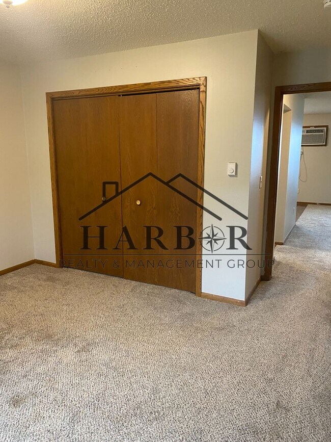 Building Photo - 2426 30th Ave NW