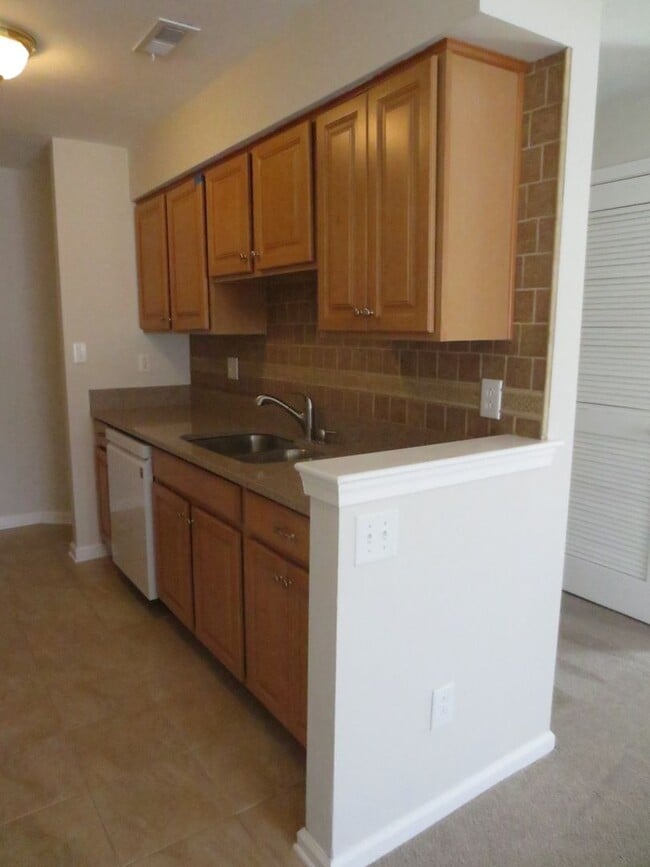 Building Photo - 2 BR, 1 BA Condo Military HWY & Indian Riv...