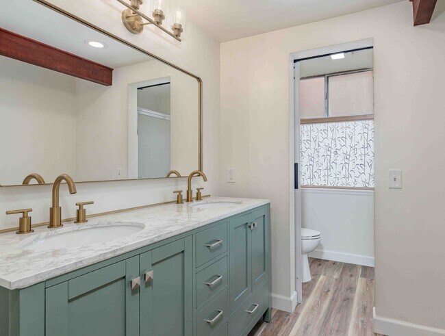 Building Photo - Spacious Elegance in the Heart of Irvine