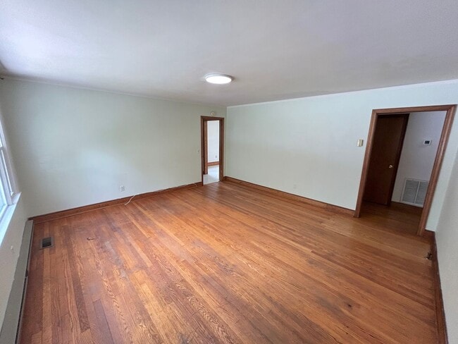 Building Photo - Beautiful Home Located in Blacksburg