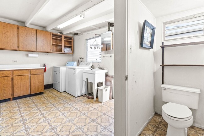Building Photo - Charming 3-bedroom, 1.5-bathroom house loc...