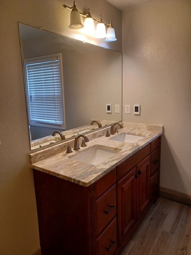 Building Photo - Beautiful home on large lot in Western Branch