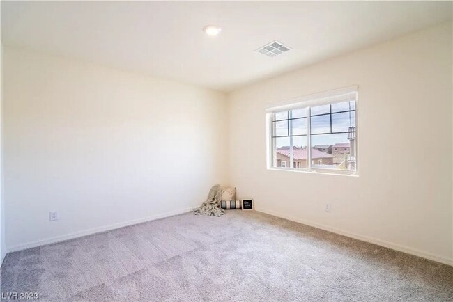 Building Photo - Bright, Modern 3 Bd, 3 bth, Home with Chef...