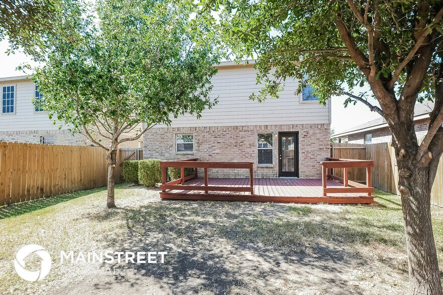 Building Photo - 8820 Valley River Dr