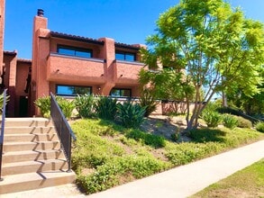 Building Photo - Wonderful, Fresh, Bright & Beautiful Two-S...