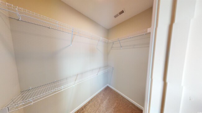 Building Photo - 86 Racquet Club Dr