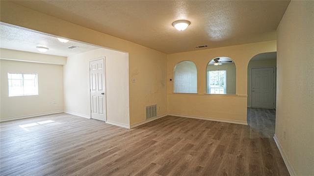 Building Photo - 1221 Cove Dr