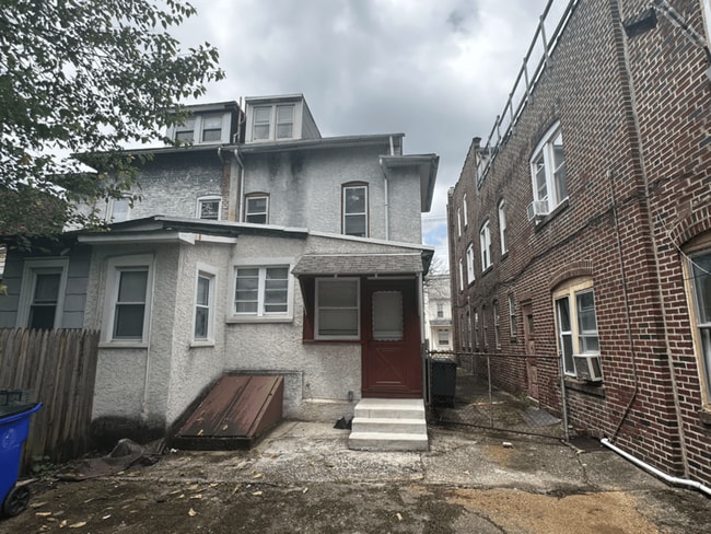 Building Photo - 386 N Charlotte St