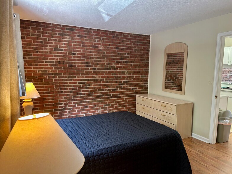 Building Photo - 807 West Trinity Avenue