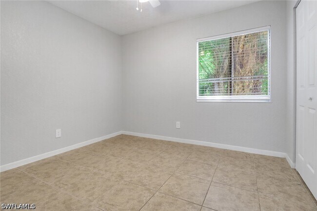 Building Photo - 4635 Bayshore Dr