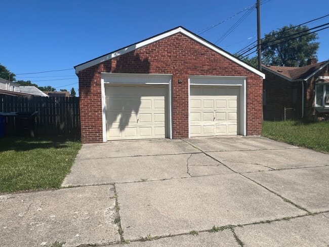 Building Photo - 13747 Vassar Dr