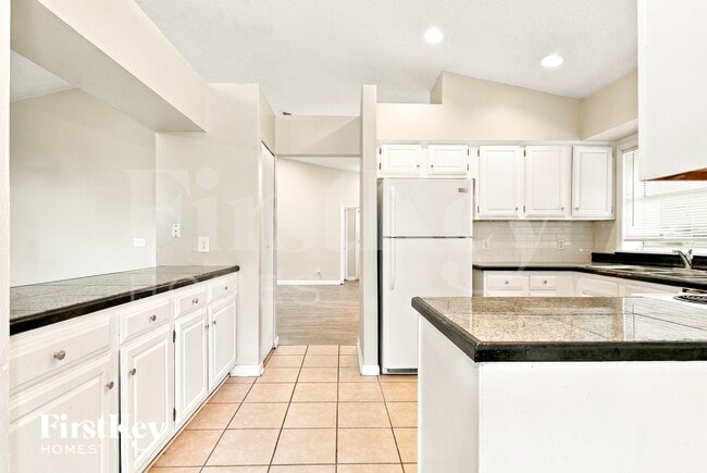 Building Photo - 1521 Dess Dr