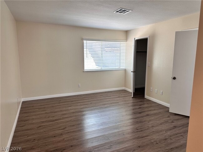 Building Photo - 1700 Rolling Hills Dr
