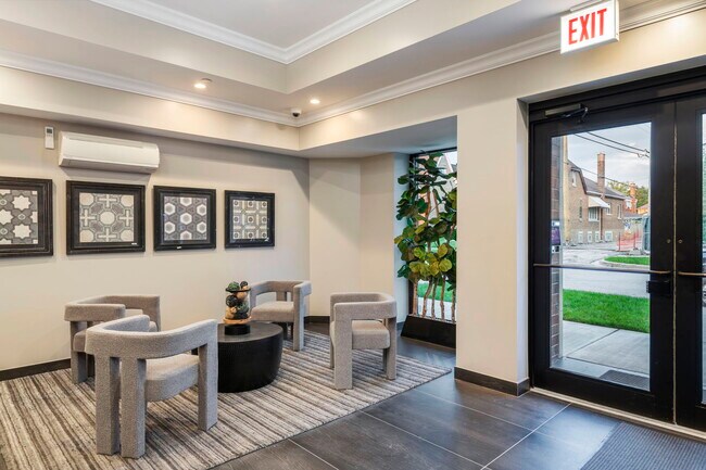 Building Photo - 1610 N Normandy Ave