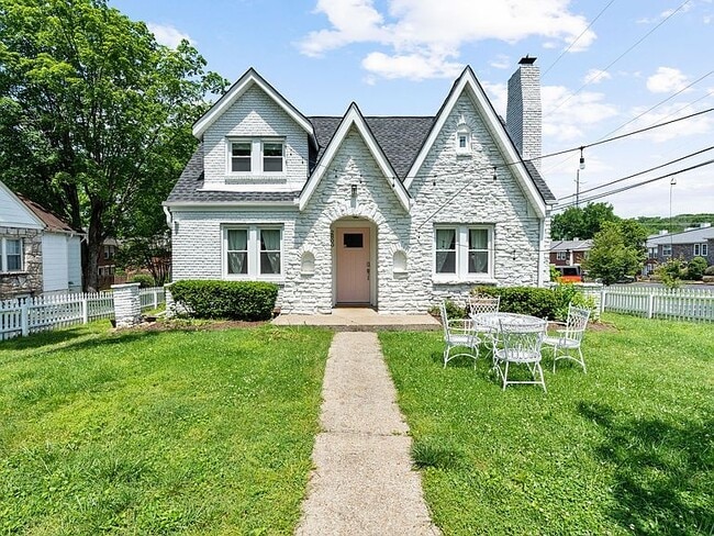 Primary Photo - 2800 Marlin Ave