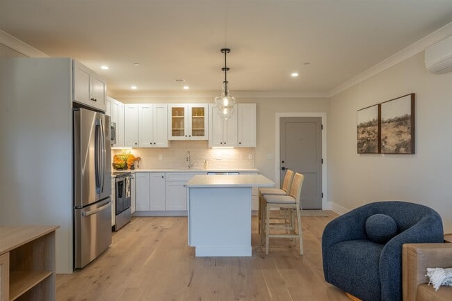 Building Photo - 815 Lafayette Rd