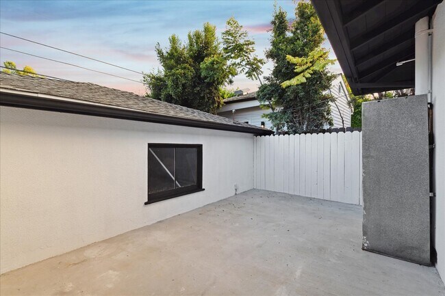 Building Photo - 16800 Bollinger Dr