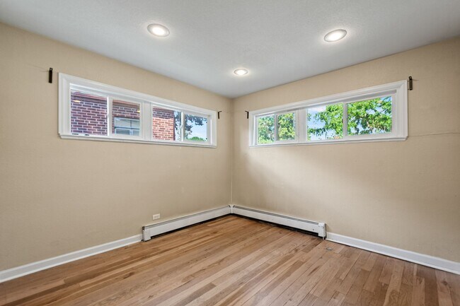 Building Photo - Fantastic Home in City Park North - Has it...