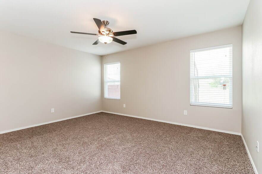 Building Photo - 3132 Middleview Rd