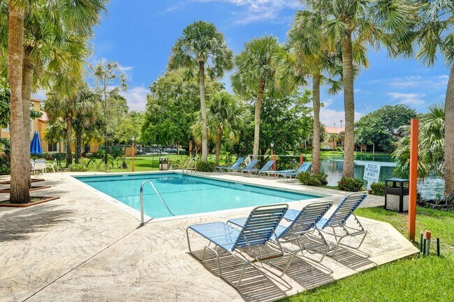 Building Photo - 2Bed/2Bath Condo in Prime Location