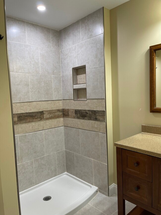 Building Photo - 608 S 39th St