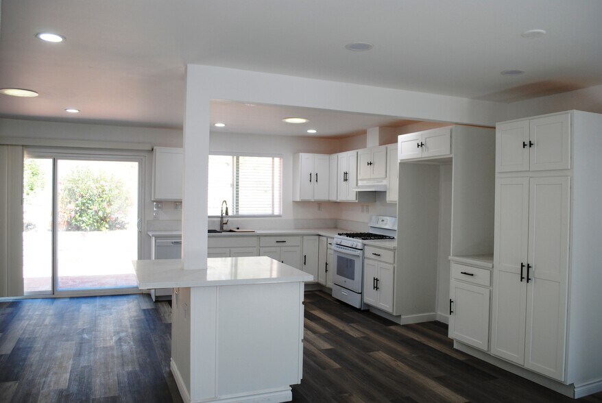 Kitchen - 5475 Mantua Ct