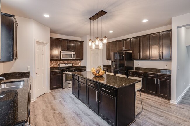 Building Photo - 53283 Jaclyn Dr
