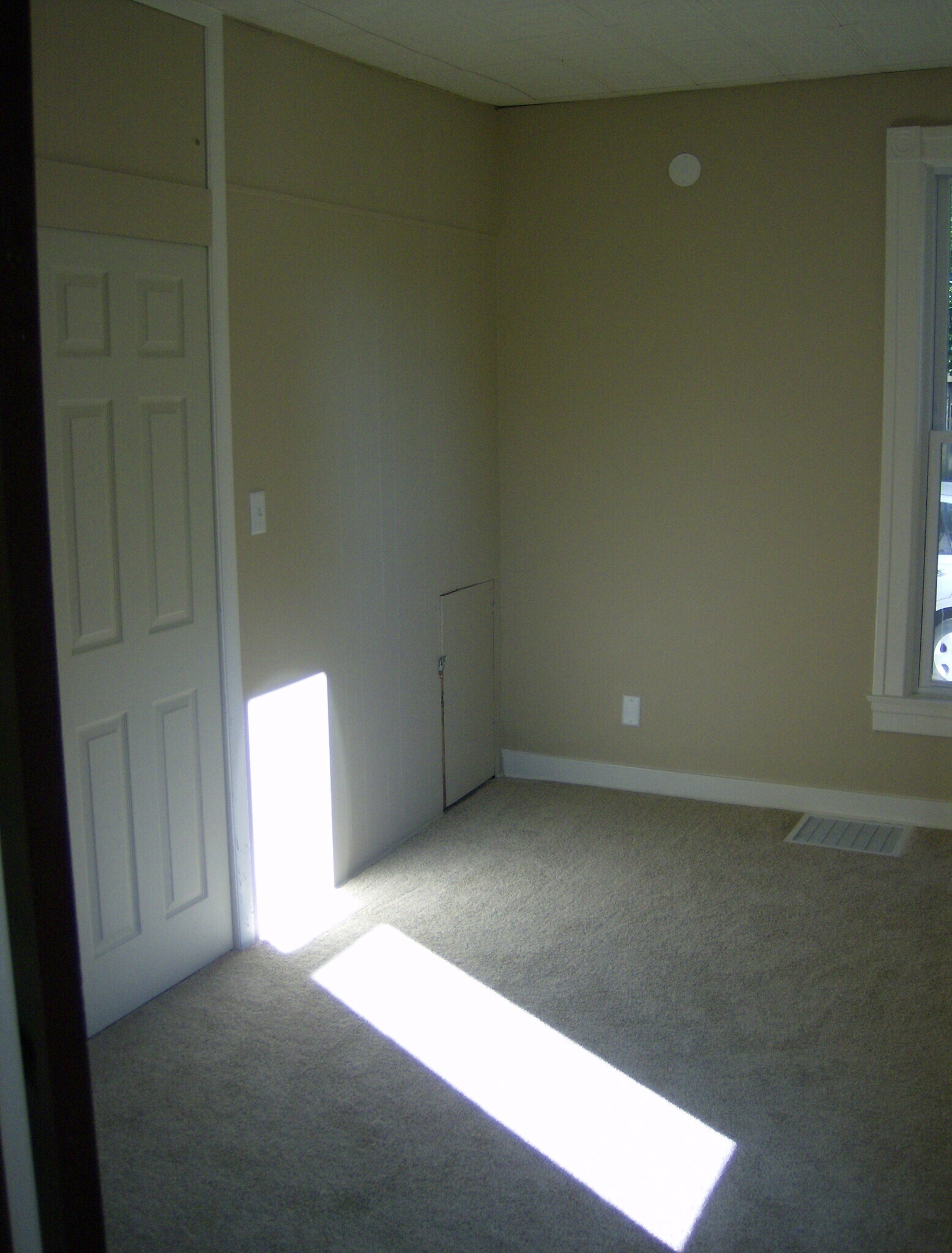 Building Photo - 488 Columbia Ave