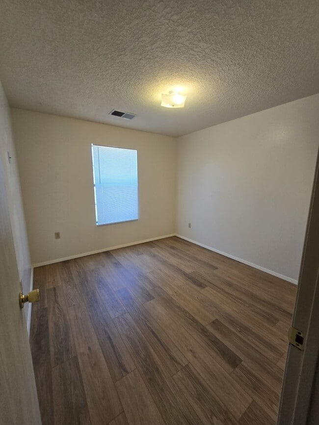 Building Photo - 3 bedroom, 2 bathroom home in Rio Rancho L...