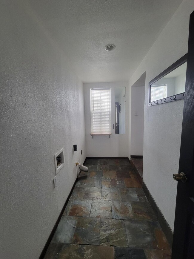 Building Photo - 1514 N Stanton St